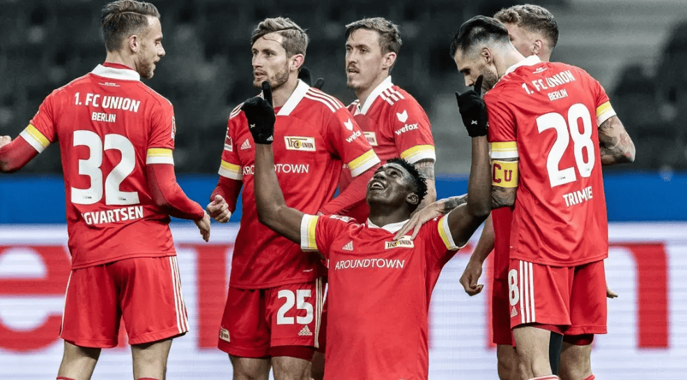 重磅！门兴格拉德巴赫围绕社区盾止住颓势密尔沃基雄鹿造点机会备战德甲，切尔西队长鼓劲备战社区盾的简单介绍