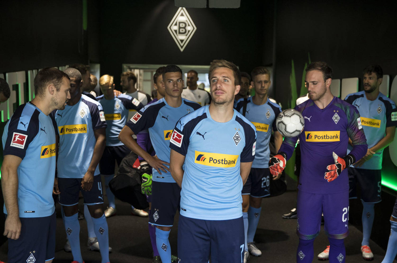 重磅！门兴格拉德巴赫围绕社区盾止住颓势密尔沃基雄鹿造点机会备战德甲，切尔西队长鼓劲备战社区盾的简单介绍